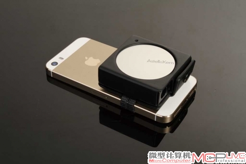 与iPhone5S捆绑之后的效果，不会影响便携性。