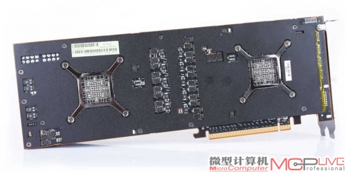 ① 使用了PCB背板，可以看到在PCB背部有大量的钽电容。